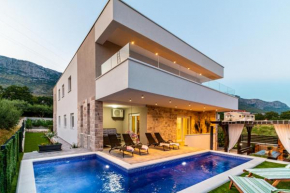 Отель VILLA OLEA-with pool and station for electric cars  Каштел Камбеловац